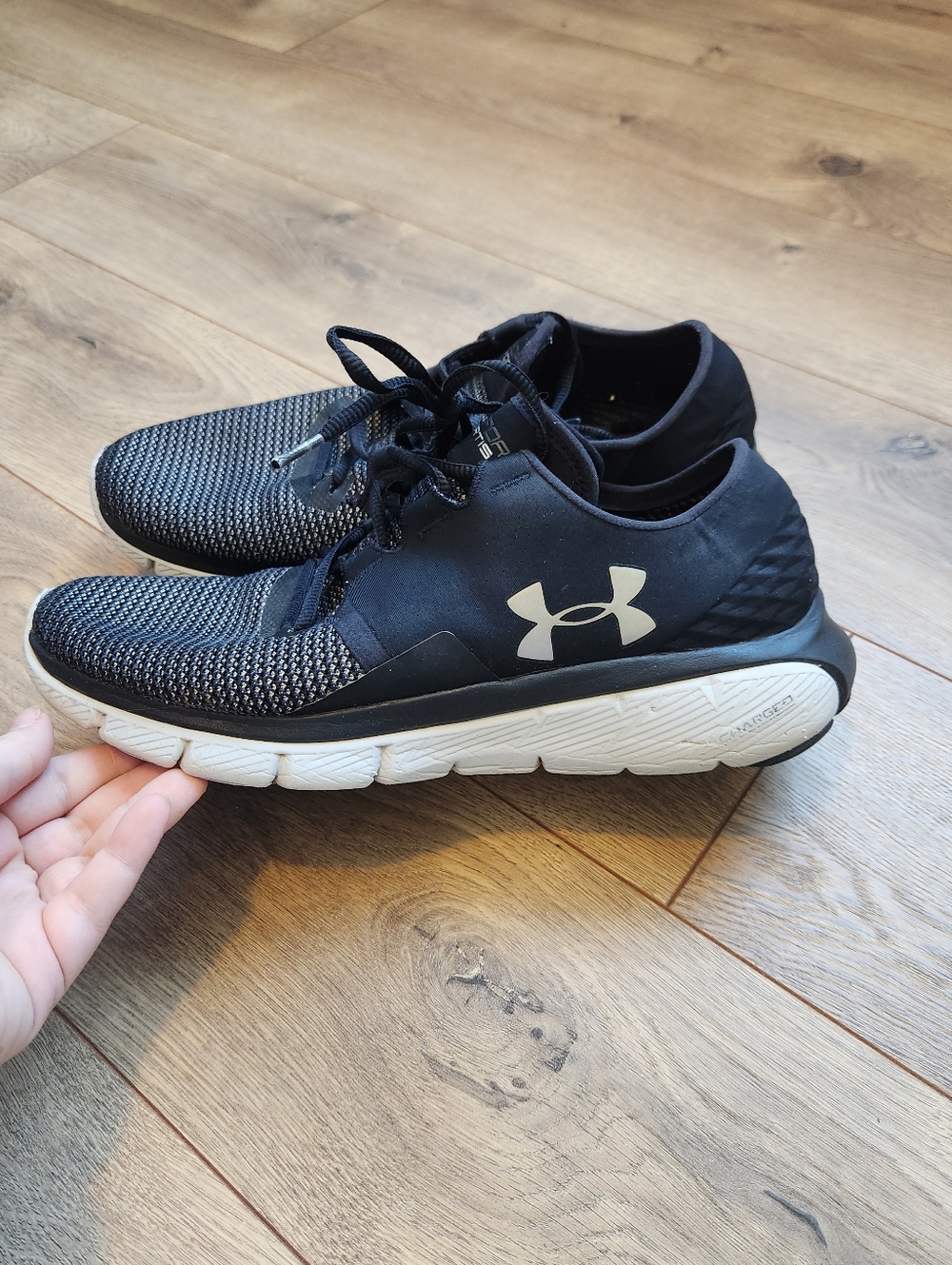 Size 11 Men's Under Armour Tennis Shoes